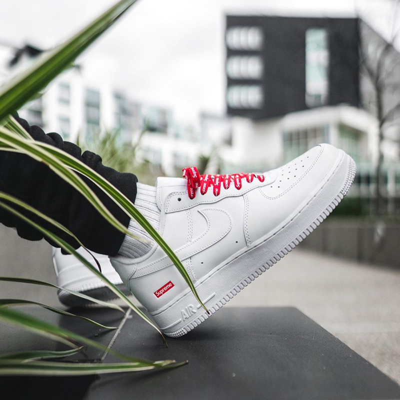 ☆人気☆【SUPREME×NIKE AIR FORCE 1 LOW】送料無料★送関込★激レア確定!世界が欲しがるプレミアムな一足♪ ☆人気☆【SUPREME×NIKE AIR FORCE 1 LOW】送料無料★送関込★激レア確定!世界が欲しがるプレミアムな一足♪